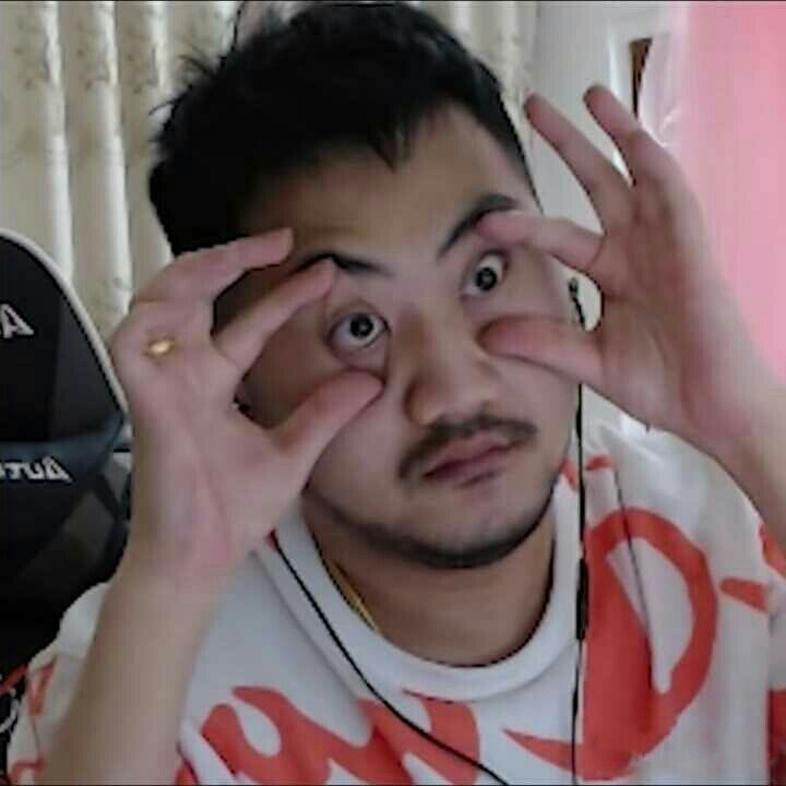 巴萨在中场